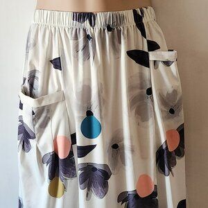 Beautiful floral skirt sz XXL asymmetrical pockets white gray green peach VGUC